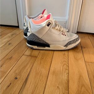 Nike White and Grey Elephant Print Sneakers